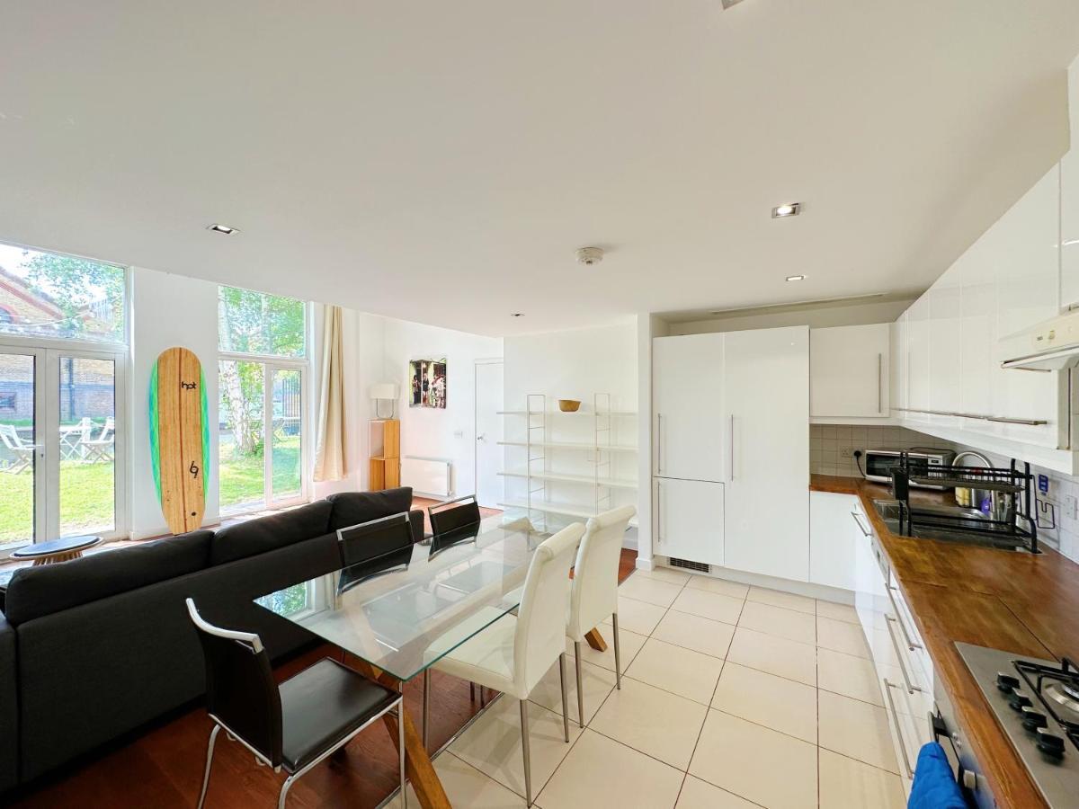 Portobello Dock Canalside Apartment Лондон Экстерьер фото