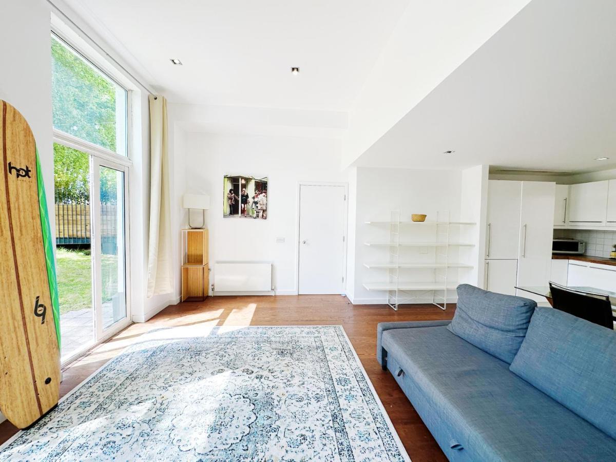 Portobello Dock Canalside Apartment Лондон Экстерьер фото