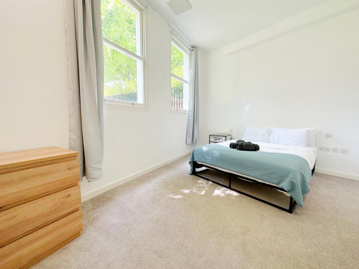 Portobello Dock Canalside Apartment Лондон Экстерьер фото